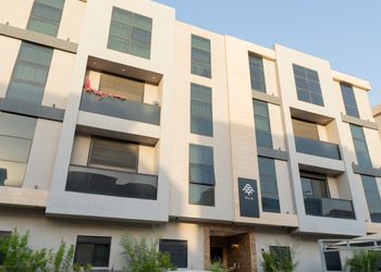شقة بصالة وغرفتين نوم دخول ذاتي 