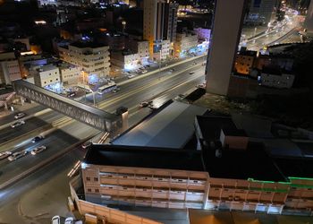استديو بأثاث مريح وبسيط 