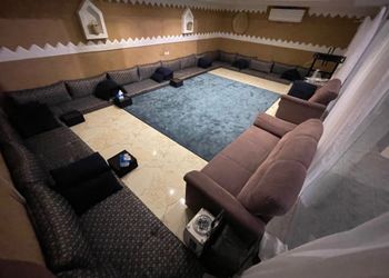 شاليه بمسبح خارجي وجلسة خارجية 