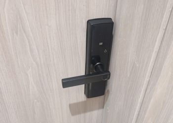 استديو بسرير ماستر وجلسة جانبية