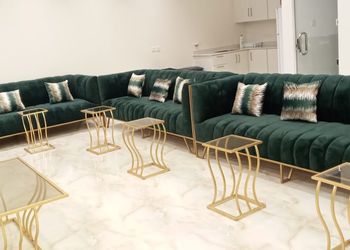 شاليه بمسطح اخضر ومجلس داخلي