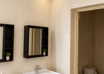 استراحة بمجالس واسعة وفناء خارجي