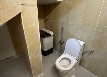 وحدة بمجلس وغرفة نوم وفناء خارجي