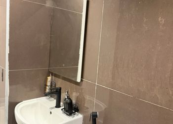 استديو بسرير ماستر وأثاث مريح 