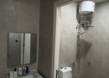 استديو بسرير ماستر وجلسة جانبية
