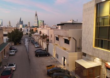 شقة بغرفة نوم وجلسة خارجية