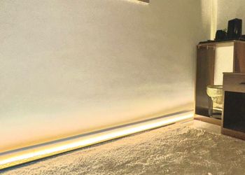 شقة بصالة جلوس وغرفتين نوم 