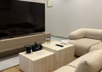 شقة بصالة انيقة ودخول ذاتي