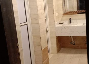 كوخ بمسطح اخضر وجلسة خارجية 