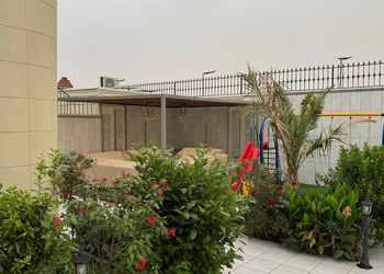 شاليه بألعاب أطفال ومسبح