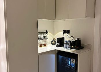 استديو بسرير ماستر وجلسة جانبية