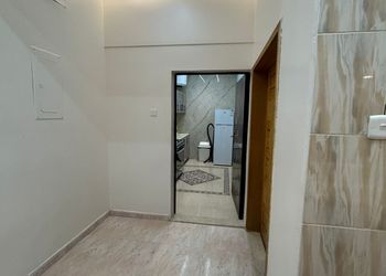 شقة بغرفة معيشة وغرفة نوم 