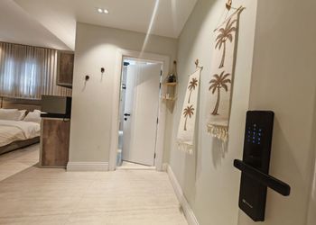 استديو بدخول ذاتي وسرير ماستر