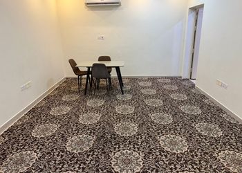 شاليه بمجلسين ومسبحين وحديقة 