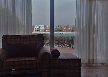 شاليه باطلاله على البحر