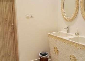 شاليه بمسطح اخضر ومجلس داخلي