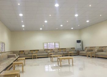 استراحة بمسطح اخضر وجلسه خارجيه