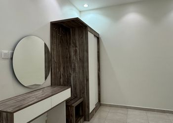 شقة بثلاث غرف نوم وتصميم هادئ 