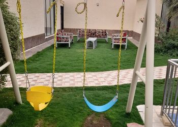شاليه بجلسة خارجية والعاب مائية