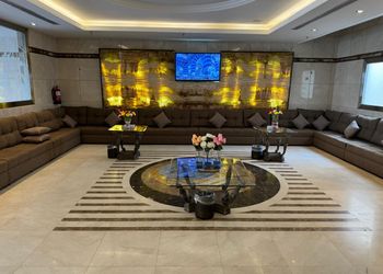 استديو باسرة فردية وبأثاث بسيط 