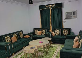 شقة بصالة جلوس وغرفتين نوم 