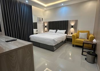 استديو بسرير ماستر وأثاث مريح 