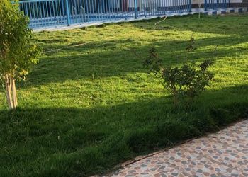 استراحة بمسطحات خضراء ومسبح 