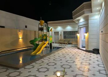 شالية بمسبح ألعاب مائية 