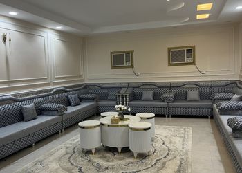 استراحة بصالة جلوس ومسطح اخضر