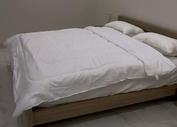 شقة بغرفة معيشة وغرفتين نوم 