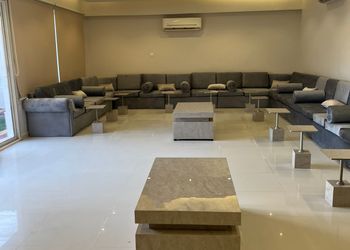 شاليه بمسبح خارجي ومسطح اخضر
