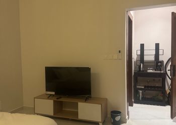 استديو بأثاث مريح وبسيط 