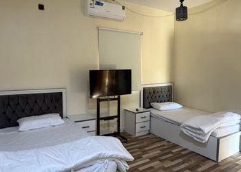 استراحة بمسطحات خضراء 