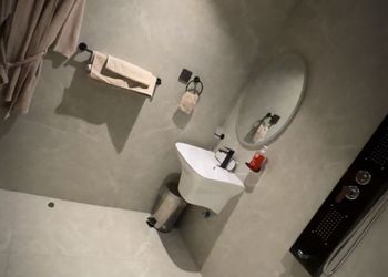 شقة بصالة أنيقة ودخول ذاتي