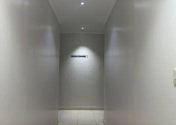 شقة بصالة جلوس وغرفتين نوم 