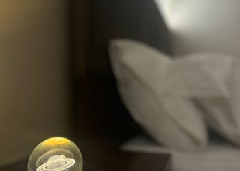 استديو بسرير ماستر وجلسة جانبية