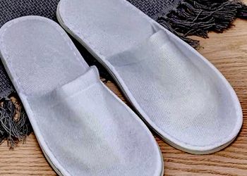 استديو بسرير مفرد وأثاث مريح 