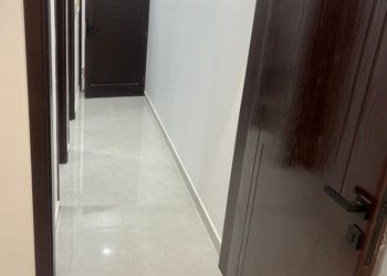 استديو بسرير ماستر وأثاث مريح 