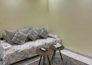 شقة  بصالة جلوس وغرفة نوم