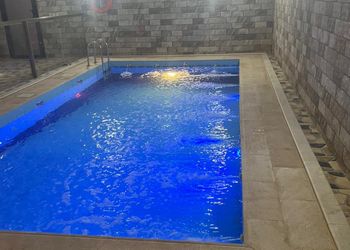 استراحة بمسبح خارجي ومجلس 