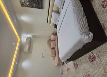 استديو بأثاث مريح وبسيط 