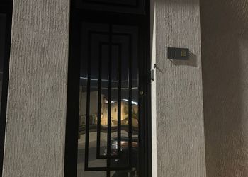 استديو بسرير ماستر وجلسة 