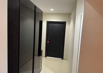 استديو بأثاث مريح وبسيط 