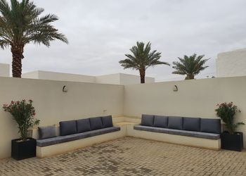 شاليه بجلسة خارجية ومسبح 