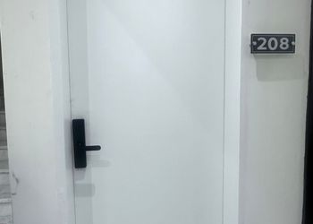 استديو بسرير ماستر وجلسة جانبية 