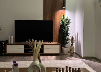 شقة بصالة مريحة ودخول ذاتي 