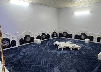 استراحة بجلسة خارجية وألعاب أطفال 