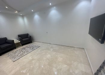 شقة بغرفتين نوم وصالة بدخول ذاتي