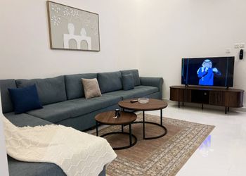 شقة بصالة أنيقة وغرفة نوم مريحة