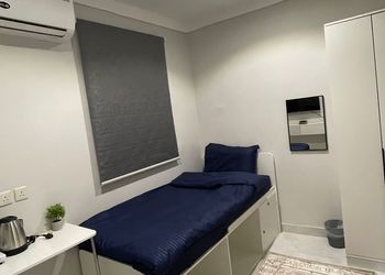 استديو بأثاث مريح وبسيط 